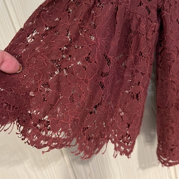 Finn & GRACE Off Shoulder Lace Crop Top size XS - Picture 2 of 9